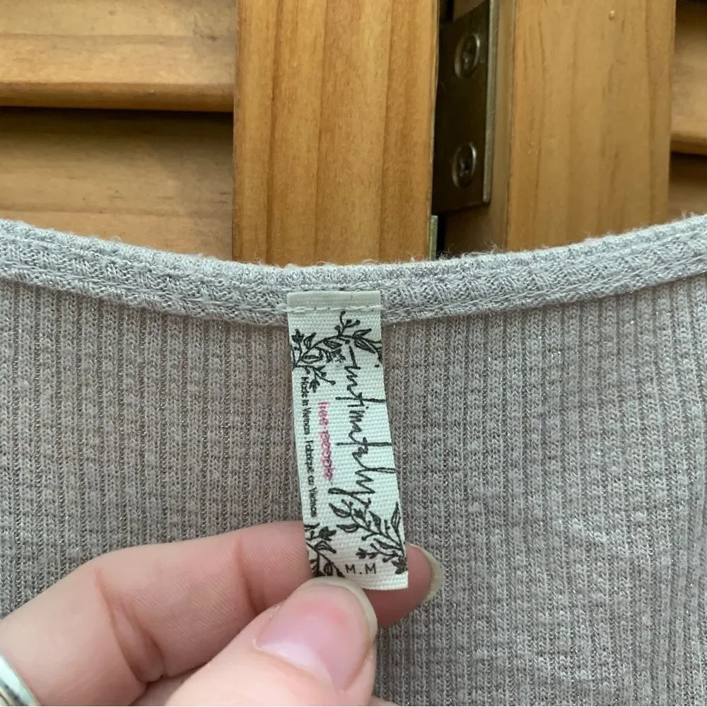 Free People V Neck Long Sleeve Size Medium
